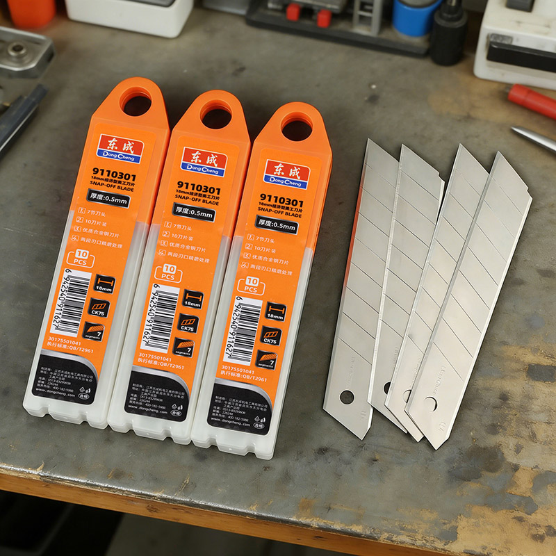 Heavy Equipment Blade - CK75鋼製ユーティリティナイフ替刃 18mm 60度 0.5mm 0.6mm厚 ヘビーデューティー
