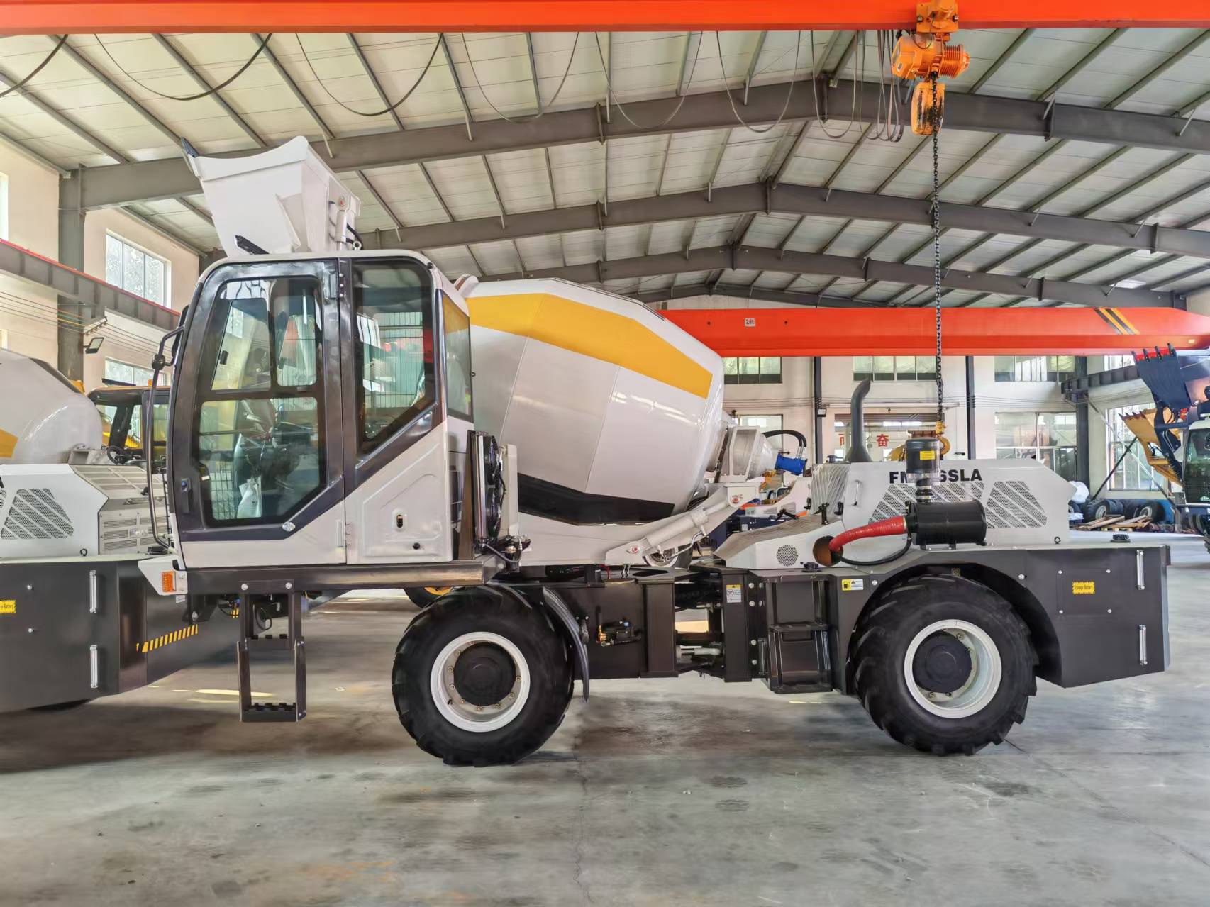 2.6立方メートル積載式コンクリートミキサー車、高耐久性・高 - Heavy Equipment Mixer のレビューと価格