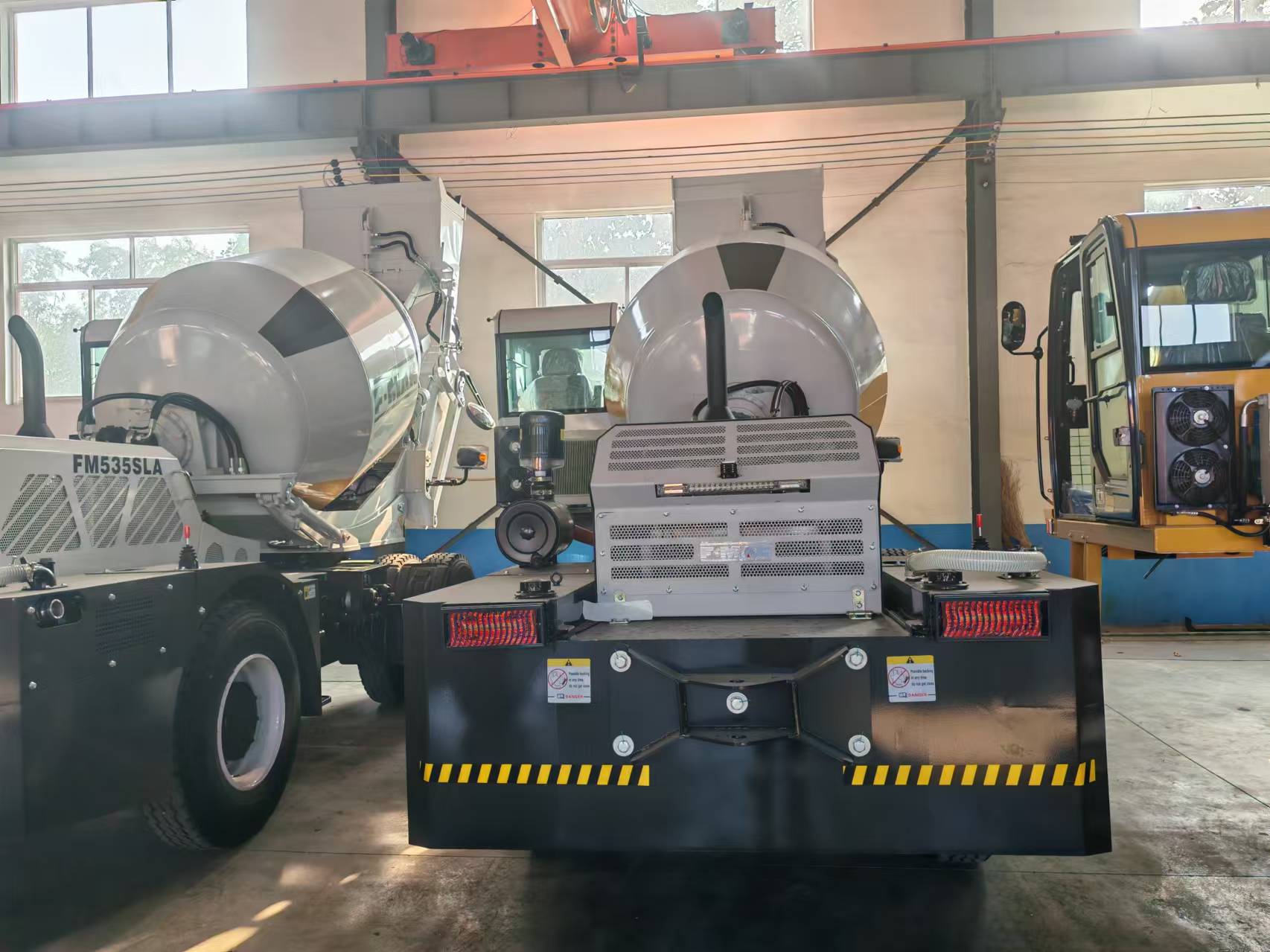 2.6立方メートル積載式コンクリートミキサー車、高耐久性・高 - Heavy Equipment Mixer のレビューと価格